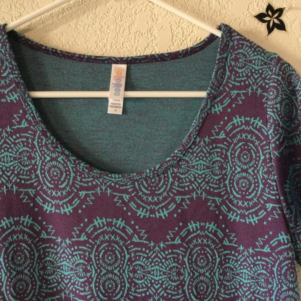 Lularoe tee - Picture 2 of 3